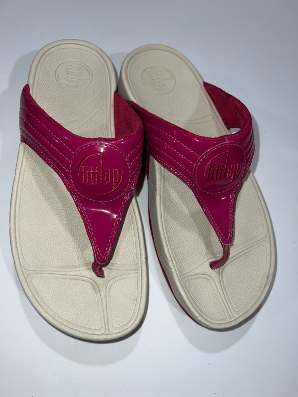 Fitflop - 7, Women's Magenta Patent flip flops, Sandals - Picture 2 of 8